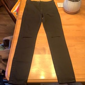 Size 10 Long AE knee ripped black jeans